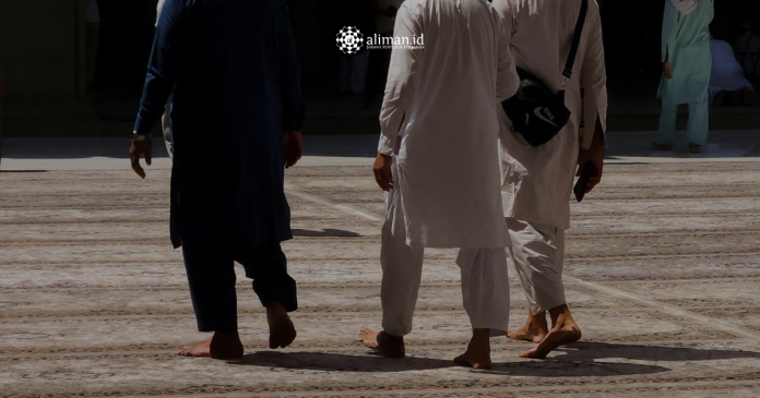 Keutamaan dan Adab Hari Jumat bagi Seorang Muslim